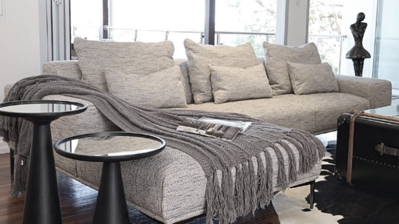 Five essential lounge furniture for a living room