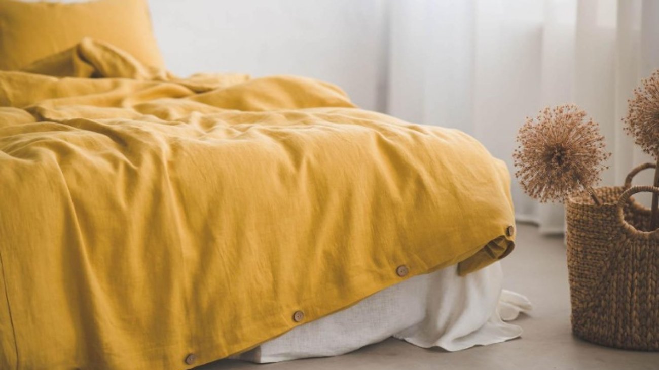 The Ultimate Guide to a Cozy Autumn Bedroom: Layering with Linen Flat Sheets