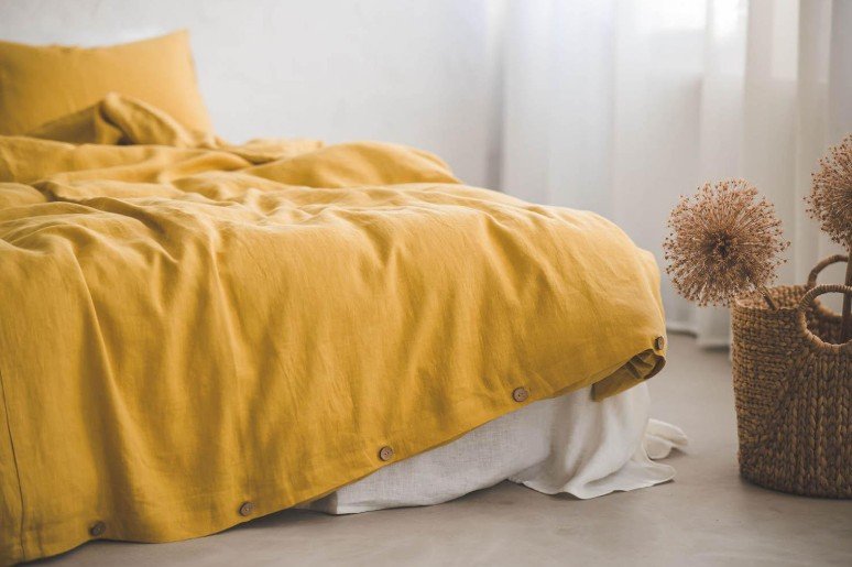 The Ultimate Guide to a Cozy Autumn Bedroom: Layering with Linen Flat Sheets